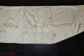 White raw silk scarf hand-embroidered with 3 chrysanthemums 36*200 cm